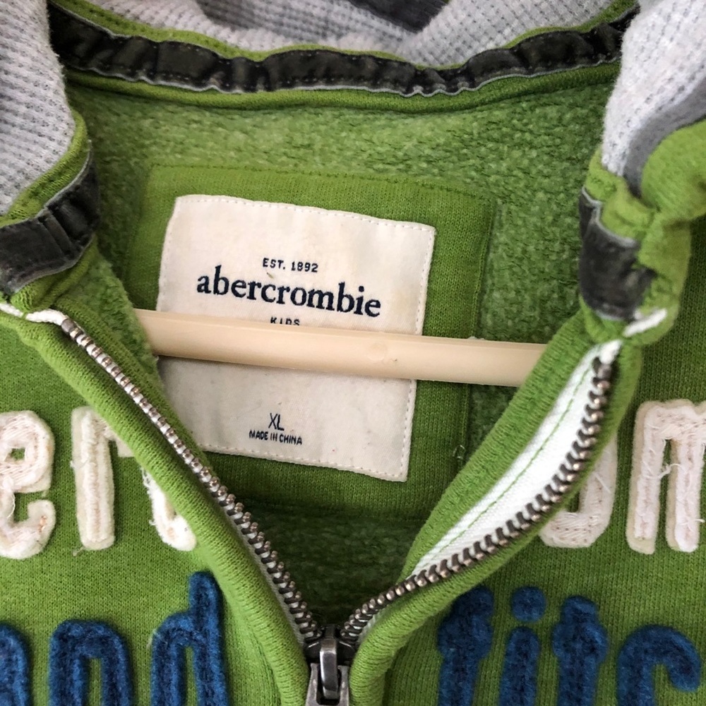 Sweatshirt - Picture 2 of 7